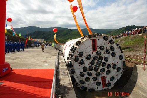 水電集團 調干TBM步進儀式 (2).jpg